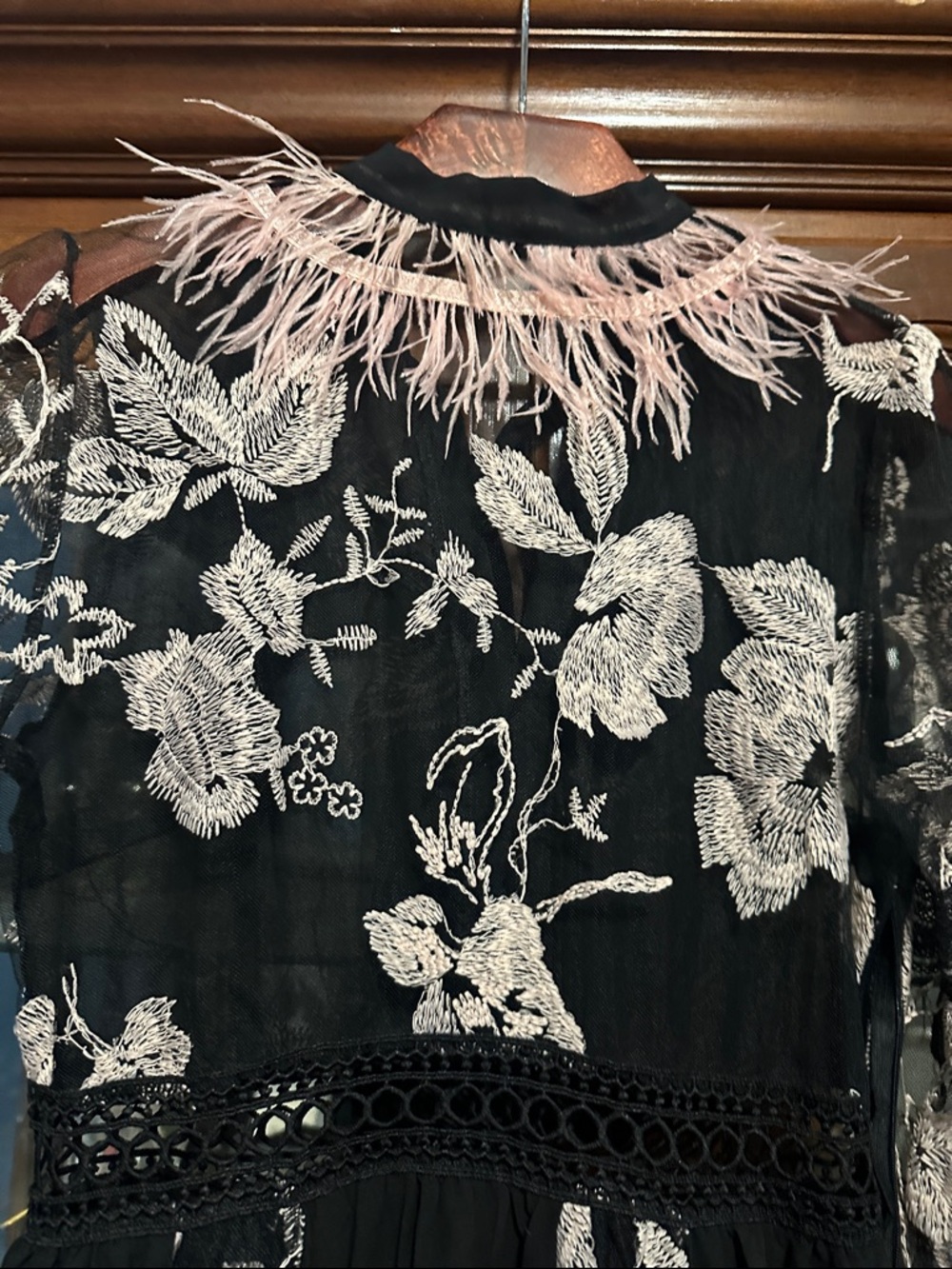 Formal Embroidered dress - Picture 4 of 10